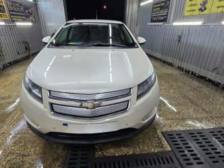 Белый Шевроле Вольт, объемом двигателя 1 л и пробегом 85 тыс. км за 11299 $, фото 1 на Automoto.ua