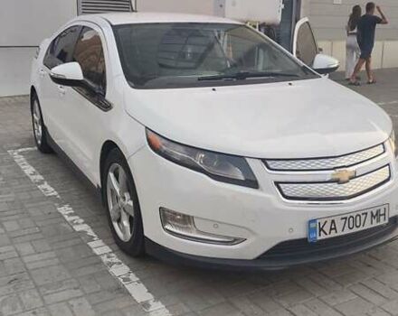 Белый Шевроле Вольт, объемом двигателя 1.4 л и пробегом 140 тыс. км за 10900 $, фото 1 на Automoto.ua