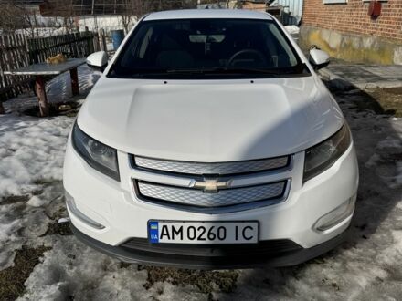 Белый Шевроле Вольт, объемом двигателя 1.4 л и пробегом 235 тыс. км за 8200 $, фото 1 на Automoto.ua