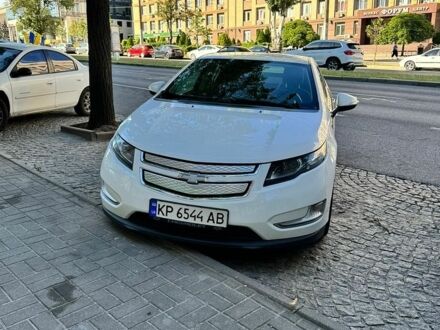 Белый Шевроле Вольт, объемом двигателя 1.4 л и пробегом 175 тыс. км за 10500 $, фото 1 на Automoto.ua