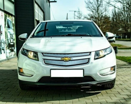 Белый Шевроле Вольт, объемом двигателя 0 л и пробегом 76 тыс. км за 15400 $, фото 1 на Automoto.ua