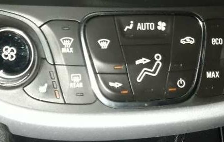 Черный Шевроле Вольт, объемом двигателя 1.5 л и пробегом 83 тыс. км за 15999 $, фото 7 на Automoto.ua