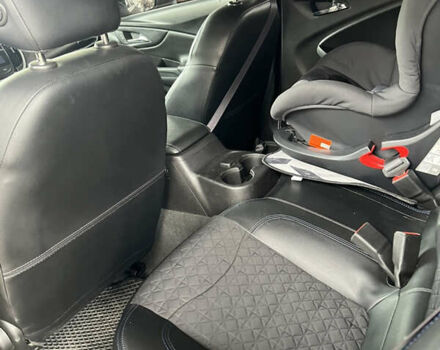 Черный Шевроле Вольт, объемом двигателя 1.5 л и пробегом 140 тыс. км за 15000 $, фото 6 на Automoto.ua