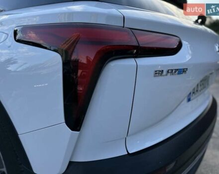 Белый Шевроле Blazer EV, объемом двигателя 0 л и пробегом 7 тыс. км за 31500 $, фото 12 на Automoto.ua
