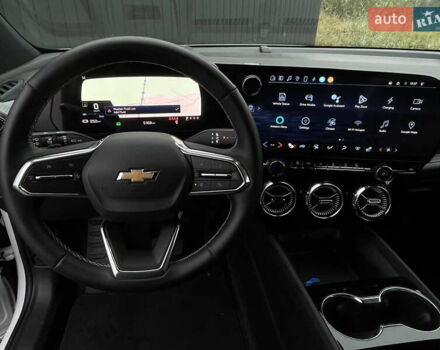 Білий Шевроле Blazer EV, об'ємом двигуна 0 л та пробігом 5 тис. км за 31900 $, фото 7 на Automoto.ua