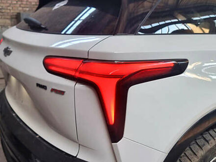 Белый Шевроле Blazer EV, объемом двигателя 0 л и пробегом 60 тыс. км за 32000 $, фото 1 на Automoto.ua
