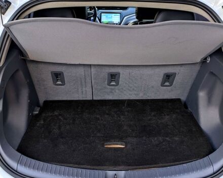 Белый Шевроле Bolt, объемом двигателя 0 л и пробегом 140 тыс. км за 14300 $, фото 10 на Automoto.ua