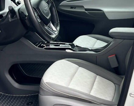 Белый Шевроле Bolt EUV, объемом двигателя 0 л и пробегом 11 тыс. км за 23500 $, фото 19 на Automoto.ua