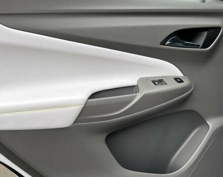 Белый Шевроле Bolt EUV, объемом двигателя 0 л и пробегом 11 тыс. км за 23500 $, фото 24 на Automoto.ua