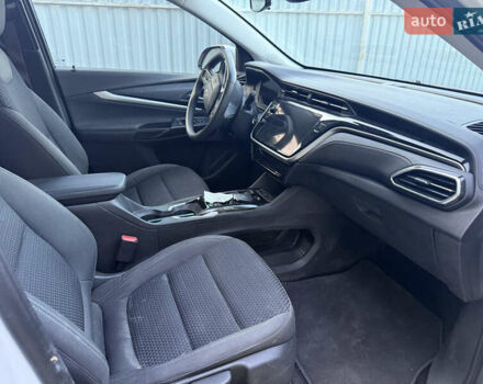 Белый Шевроле Bolt EUV, объемом двигателя 0 л и пробегом 63 тыс. км за 19300 $, фото 4 на Automoto.ua