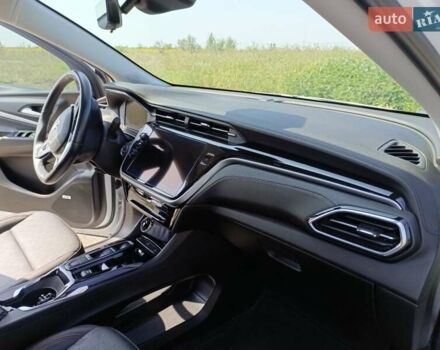 Белый Шевроле Bolt EUV, объемом двигателя 0 л и пробегом 11 тыс. км за 24900 $, фото 5 на Automoto.ua