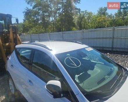 Белый Шевроле Bolt EUV, объемом двигателя 0 л и пробегом 10 тыс. км за 15500 $, фото 2 на Automoto.ua