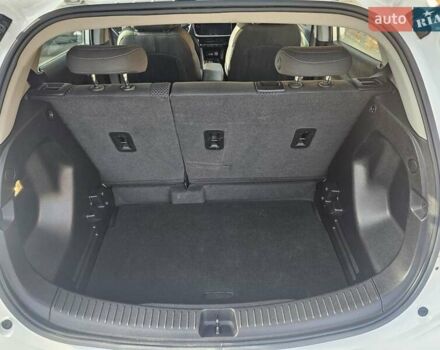 Белый Шевроле Bolt EUV, объемом двигателя 0 л и пробегом 86 тыс. км за 15950 $, фото 20 на Automoto.ua