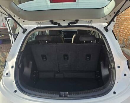 Белый Шевроле Bolt EUV, объемом двигателя 0 л и пробегом 86 тыс. км за 15950 $, фото 21 на Automoto.ua