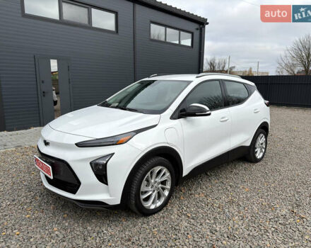 Белый Шевроле Bolt EUV, объемом двигателя 0 л и пробегом 118 тыс. км за 17799 $, фото 2 на Automoto.ua