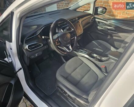 Белый Шевроле Bolt EUV, объемом двигателя 0 л и пробегом 86 тыс. км за 15950 $, фото 19 на Automoto.ua