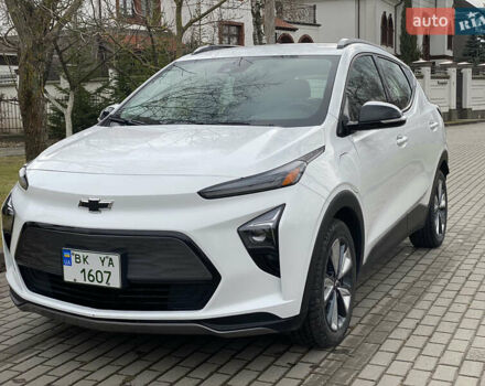 Белый Шевроле Bolt EUV, объемом двигателя 0 л и пробегом 40 тыс. км за 22000 $, фото 2 на Automoto.ua