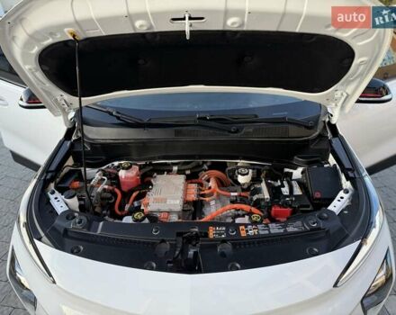 Белый Шевроле Bolt EUV, объемом двигателя 0 л и пробегом 16 тыс. км за 20550 $, фото 115 на Automoto.ua