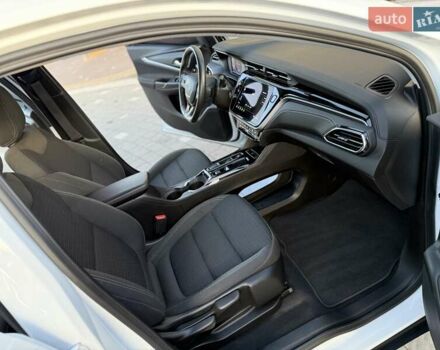 Белый Шевроле Bolt EUV, объемом двигателя 0 л и пробегом 16 тыс. км за 20550 $, фото 91 на Automoto.ua