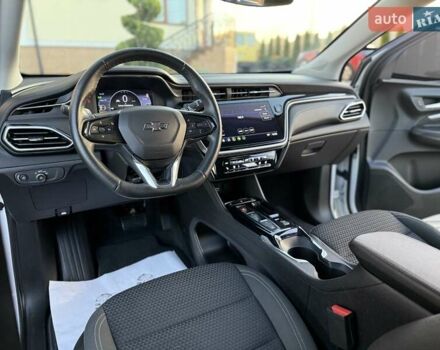 Белый Шевроле Bolt EUV, объемом двигателя 0 л и пробегом 16 тыс. км за 20550 $, фото 86 на Automoto.ua