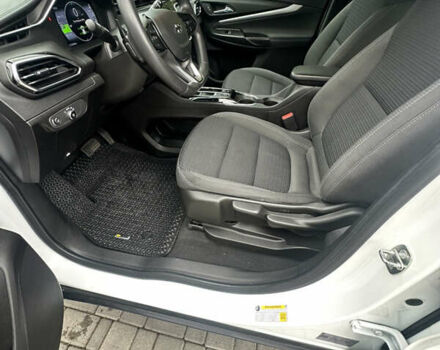 Белый Шевроле Bolt EUV, объемом двигателя 0 л и пробегом 121 тыс. км за 17300 $, фото 30 на Automoto.ua