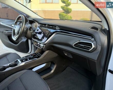 Белый Шевроле Bolt EUV, объемом двигателя 0 л и пробегом 16 тыс. км за 20550 $, фото 90 на Automoto.ua