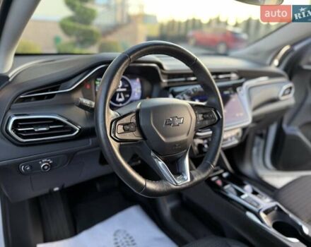 Белый Шевроле Bolt EUV, объемом двигателя 0 л и пробегом 16 тыс. км за 20550 $, фото 68 на Automoto.ua