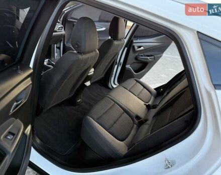 Белый Шевроле Bolt EUV, объемом двигателя 0 л и пробегом 16 тыс. км за 20550 $, фото 87 на Automoto.ua