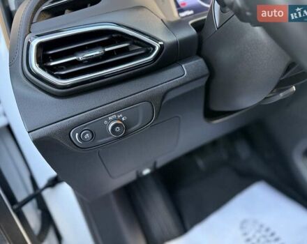 Белый Шевроле Bolt EUV, объемом двигателя 0 л и пробегом 16 тыс. км за 20550 $, фото 71 на Automoto.ua