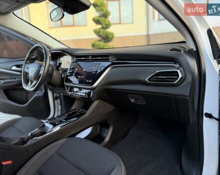 Белый Шевроле Bolt EUV, объемом двигателя 0 л и пробегом 16 тыс. км за 20550 $, фото 104 на Automoto.ua