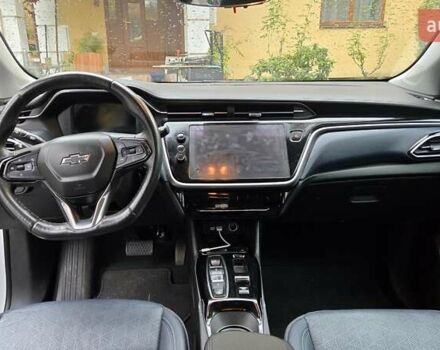 Білий Шевроле Bolt EUV, об'ємом двигуна 0 л та пробігом 39 тис. км за 21000 $, фото 7 на Automoto.ua