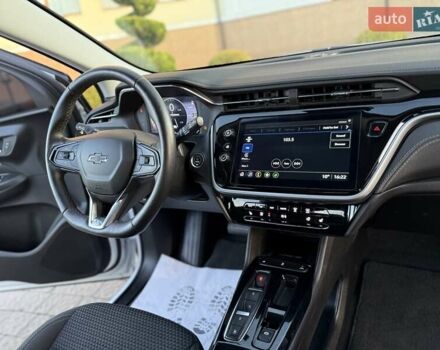 Белый Шевроле Bolt EUV, объемом двигателя 0 л и пробегом 16 тыс. км за 20550 $, фото 93 на Automoto.ua