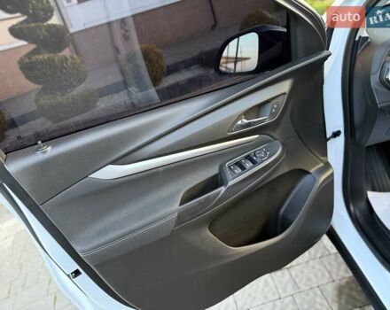 Белый Шевроле Bolt EUV, объемом двигателя 0 л и пробегом 16 тыс. км за 20550 $, фото 84 на Automoto.ua