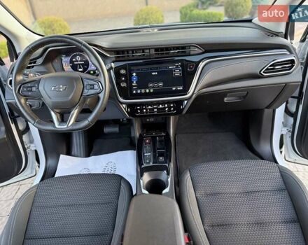 Белый Шевроле Bolt EUV, объемом двигателя 0 л и пробегом 16 тыс. км за 20550 $, фото 110 на Automoto.ua