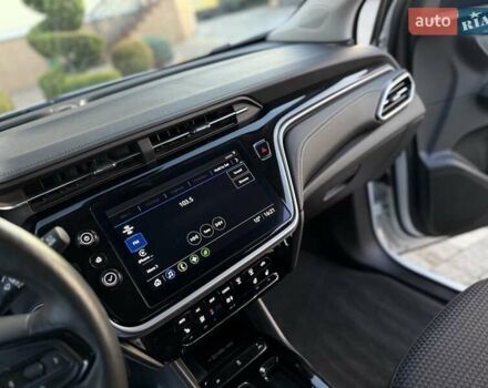 Белый Шевроле Bolt EUV, объемом двигателя 0 л и пробегом 16 тыс. км за 20550 $, фото 73 на Automoto.ua