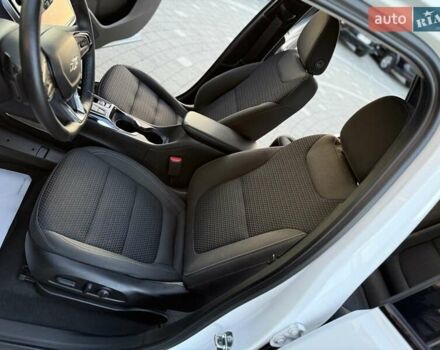 Белый Шевроле Bolt EUV, объемом двигателя 0 л и пробегом 16 тыс. км за 20550 $, фото 79 на Automoto.ua