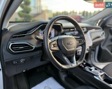 Белый Шевроле Bolt EUV, объемом двигателя 0 л и пробегом 16 тыс. км за 20550 $, фото 67 на Automoto.ua