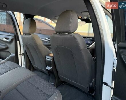 Белый Шевроле Bolt EUV, объемом двигателя 0 л и пробегом 16 тыс. км за 20550 $, фото 105 на Automoto.ua