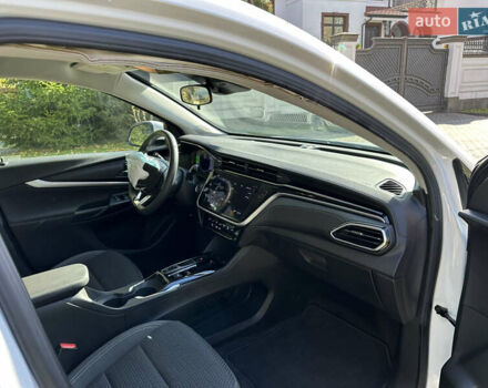 Белый Шевроле Bolt EUV, объемом двигателя 0 л и пробегом 36 тыс. км за 14300 $, фото 7 на Automoto.ua