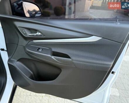 Белый Шевроле Bolt EUV, объемом двигателя 0 л и пробегом 16 тыс. км за 20550 $, фото 103 на Automoto.ua