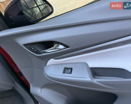 Красный Шевроле Bolt EUV, объемом двигателя 0 л и пробегом 32 тыс. км за 22000 $, фото 94 на Automoto.ua