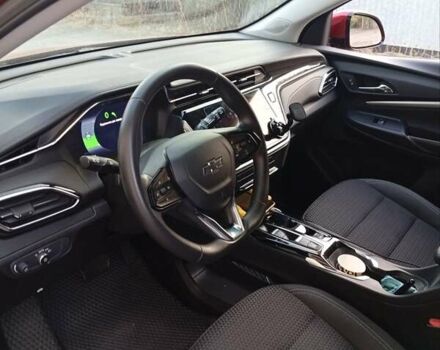 Красный Шевроле Bolt EUV, объемом двигателя 0 л и пробегом 70 тыс. км за 21500 $, фото 2 на Automoto.ua