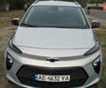 Шевроле Bolt EUV 2023 в Днепре (Днепропетровске) на Automoto.ua Серый Шевроле Bolt EUV, объемом двигателя 0 л и пробегом 10 тыс. км за 19300 $, фото 3 на Automoto.ua