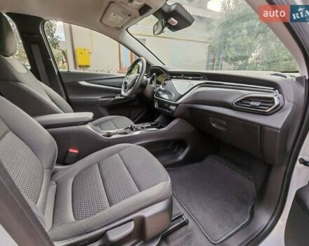 Шевроле Bolt EUV 2023 в Теребовле на Automoto.ua Серый Шевроле Bolt EUV, объемом двигателя 0 л и пробегом 2 тыс. км за 22850 $, фото 3 на Automoto.ua