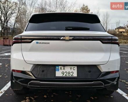 Белый Шевроле Equinox EV, объемом двигателя 0 л и пробегом 11 тыс. км за 31000 $, фото 4 на Automoto.ua