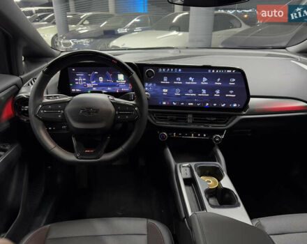 Черный Шевроле Equinox EV, объемом двигателя 0 л и пробегом 9 тыс. км за 35000 $, фото 13 на Automoto.ua