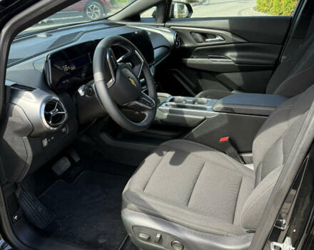 Черный Шевроле Equinox EV, объемом двигателя 0 л и пробегом 10 тыс. км за 29499 $, фото 11 на Automoto.ua