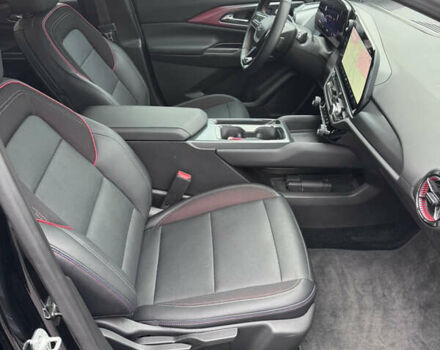 Черный Шевроле Equinox EV, объемом двигателя 0 л и пробегом 4 тыс. км за 27500 $, фото 12 на Automoto.ua