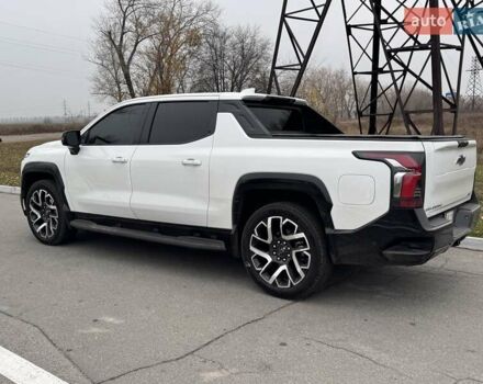 Білий Шевроле Silverado EV, об'ємом двигуна 0 л та пробігом 9 тис. км за 110000 $, фото 12 на Automoto.ua