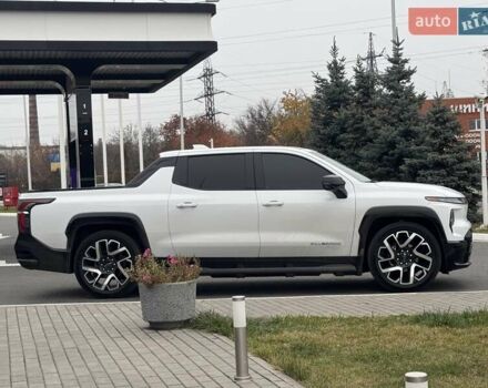 Білий Шевроле Silverado EV, об'ємом двигуна 0 л та пробігом 9 тис. км за 110000 $, фото 11 на Automoto.ua